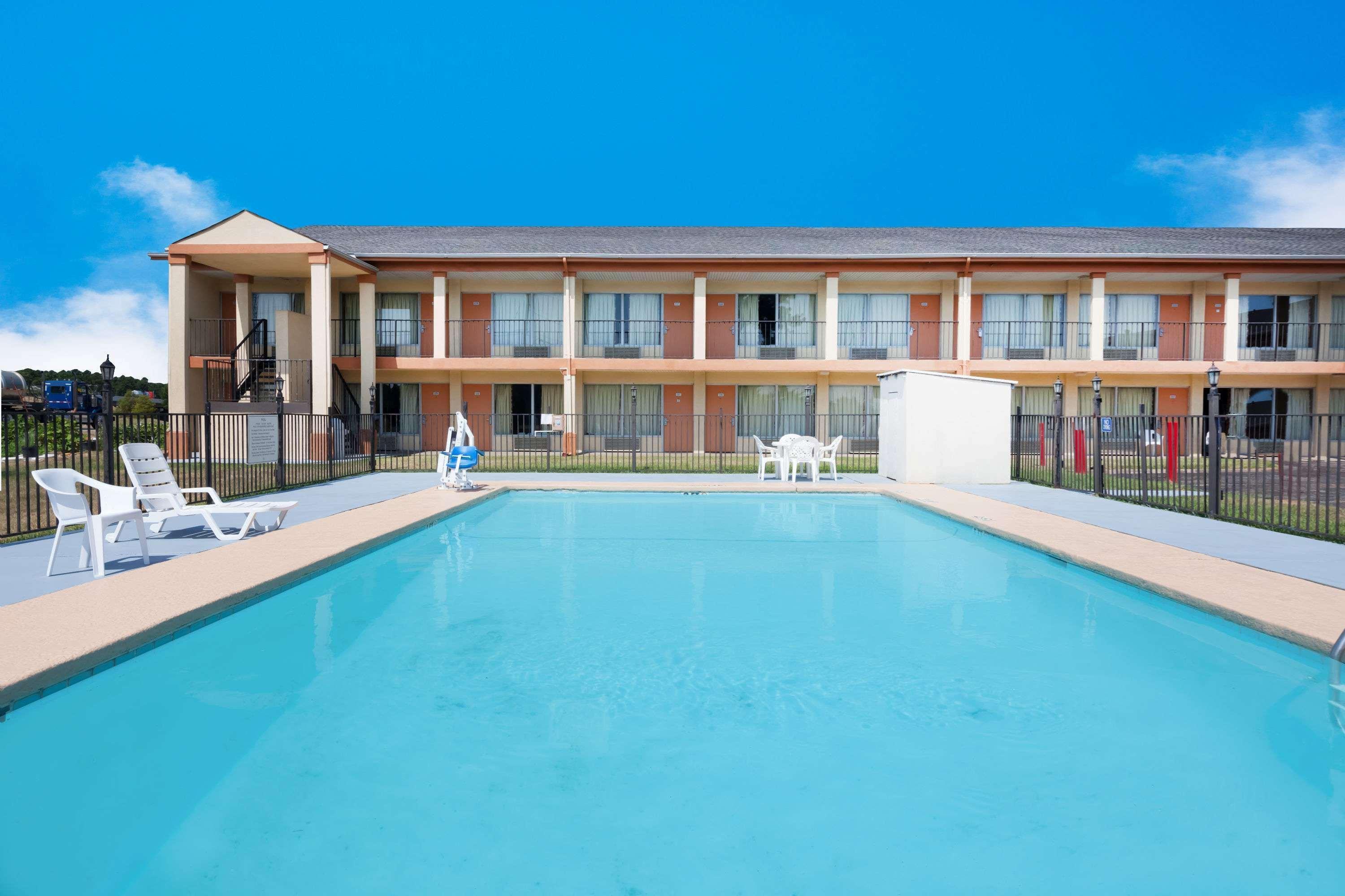 Super 8 By Wyndham Longview/I-20 Motel Exterior photo