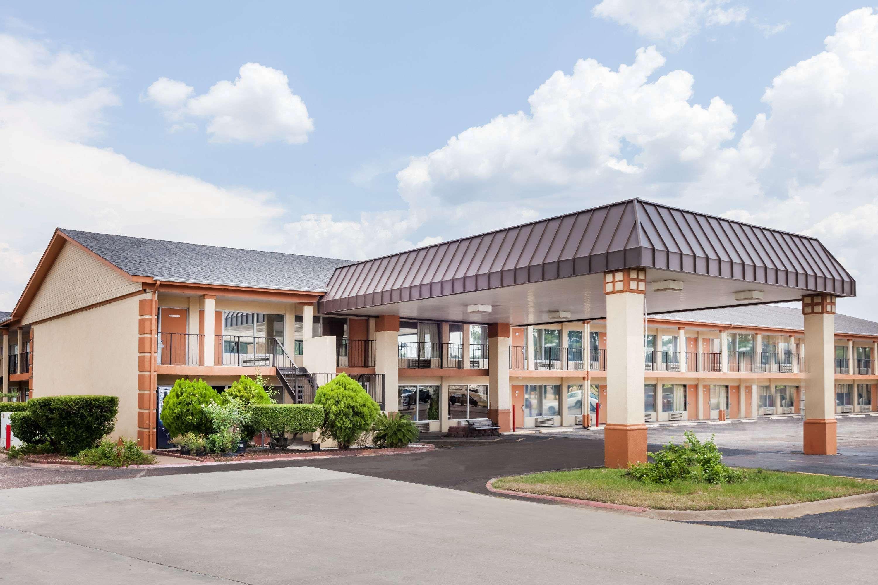 Super 8 By Wyndham Longview/I-20 Motel Exterior photo
