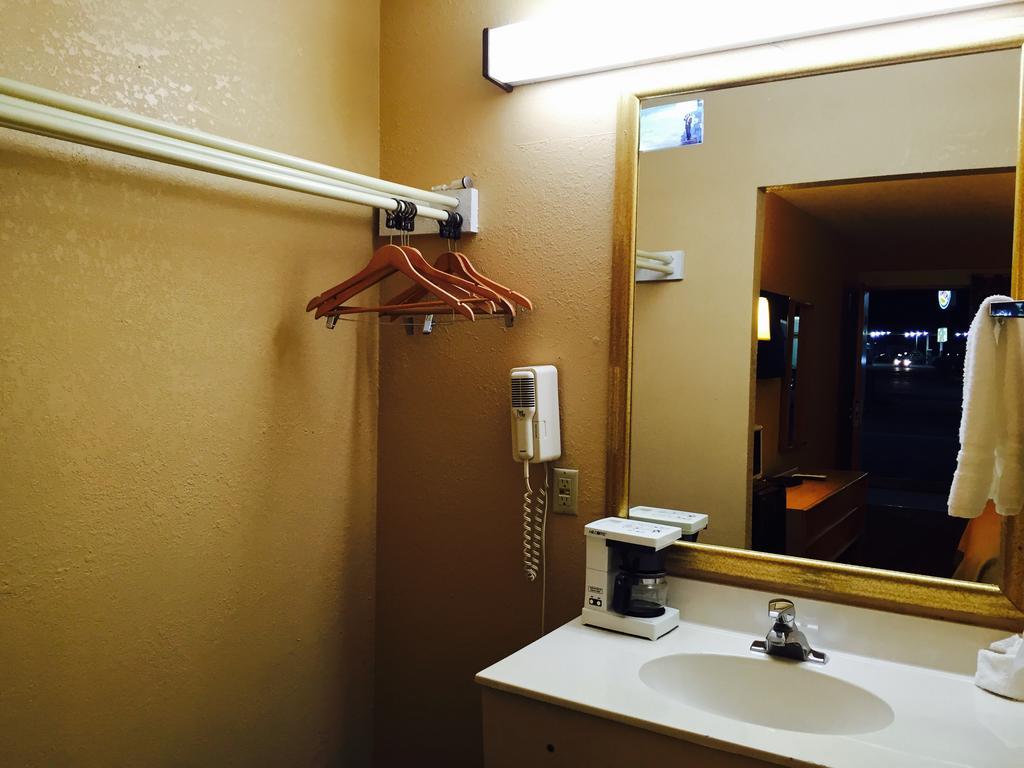 Super 8 By Wyndham Longview/I-20 Motel Exterior photo